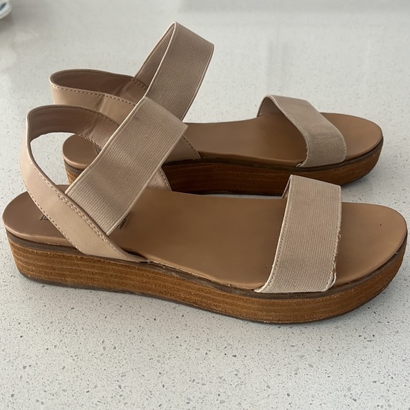 Steve Madden platform sandals - Picture 1 of 4